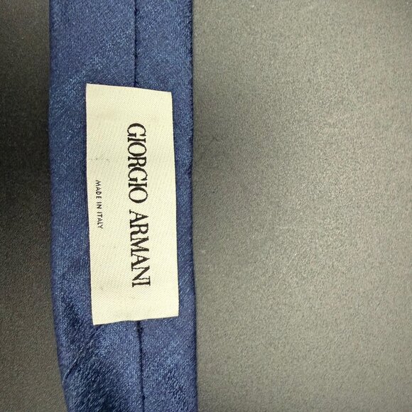 Giorgio Armani Men's Necktie - Picture 2 of 3